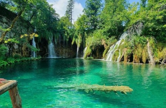 Plitvice lakes visit and ride back to Zagreb 