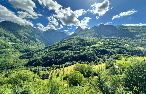 Jewels of Carpathian mountains, from Pitesti to Brasov  